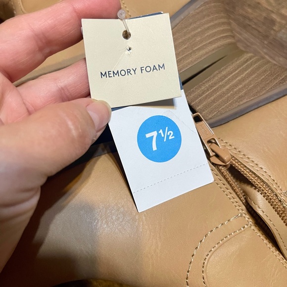 NWT Memory Foam women’s size 7.5 boots - Picture 9 of 12